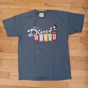 Vintage Walt Disney world t-shirt